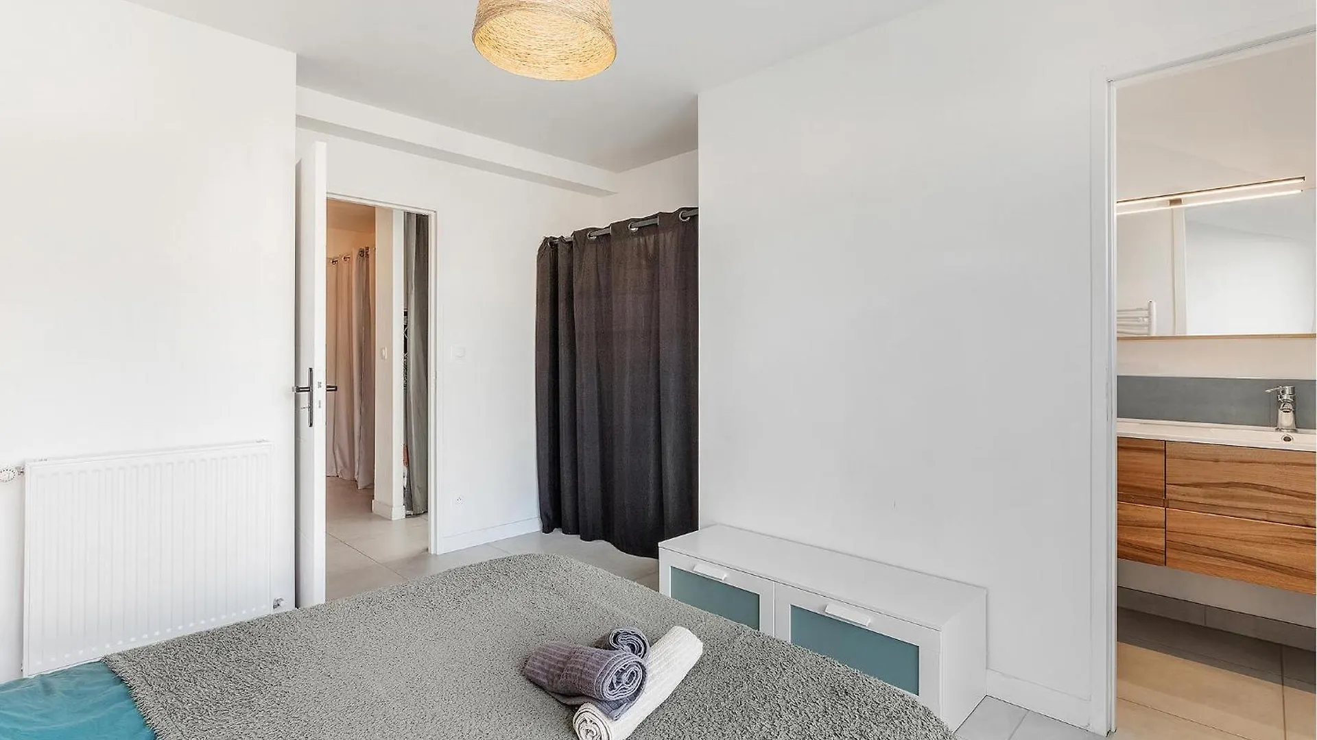 Awesome Home In Saint-Meloir-Des-Ondes With Kitchen Holiday home